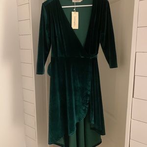 Leading star velvet wrap dress. Size Medium. Tags still on